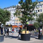 Bahnhofplatz mit temporären Bäumen