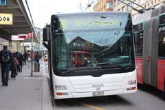 Bahnhof*platz*t*aus allen Nähten