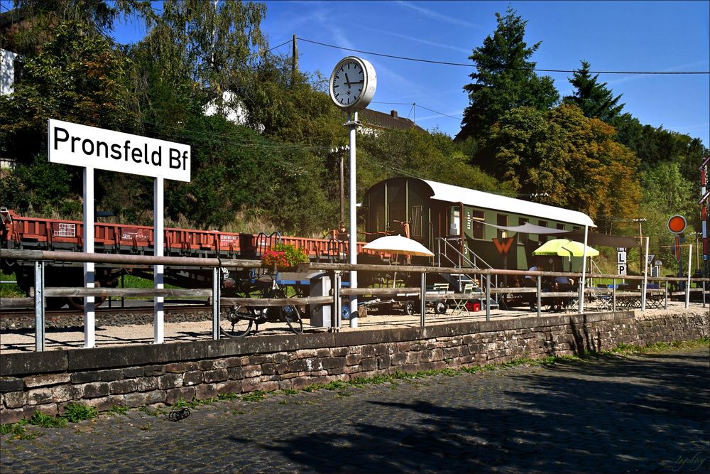 # Bahnhofs-Café #