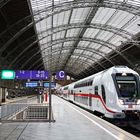 Bahnhofshalle Leipzig mit Doppelstock-Intercity