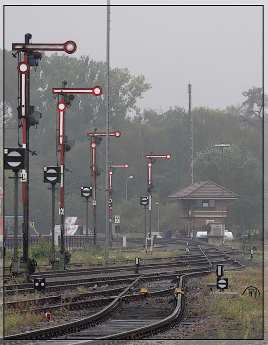 Bahnhofsidylle mit Flügelsignalen