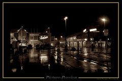 Bahnhofsplatz in der Nacht
