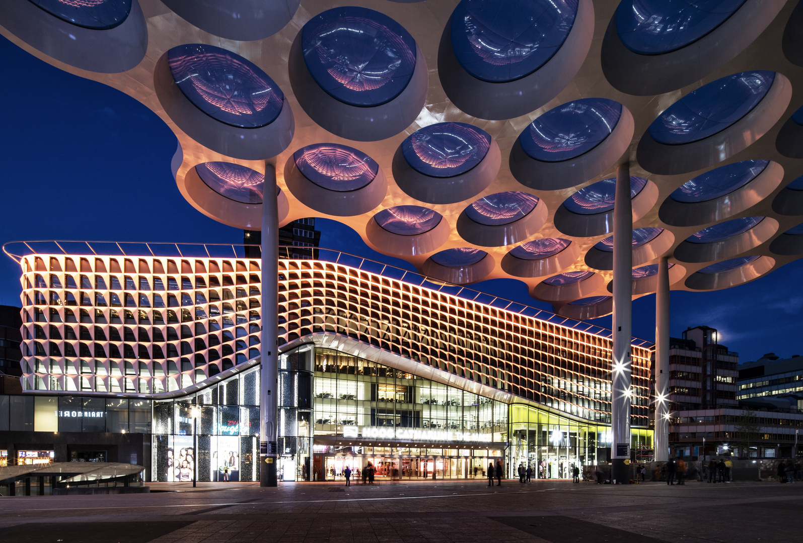 BAHNHOFSPLATZ UTRECHT.