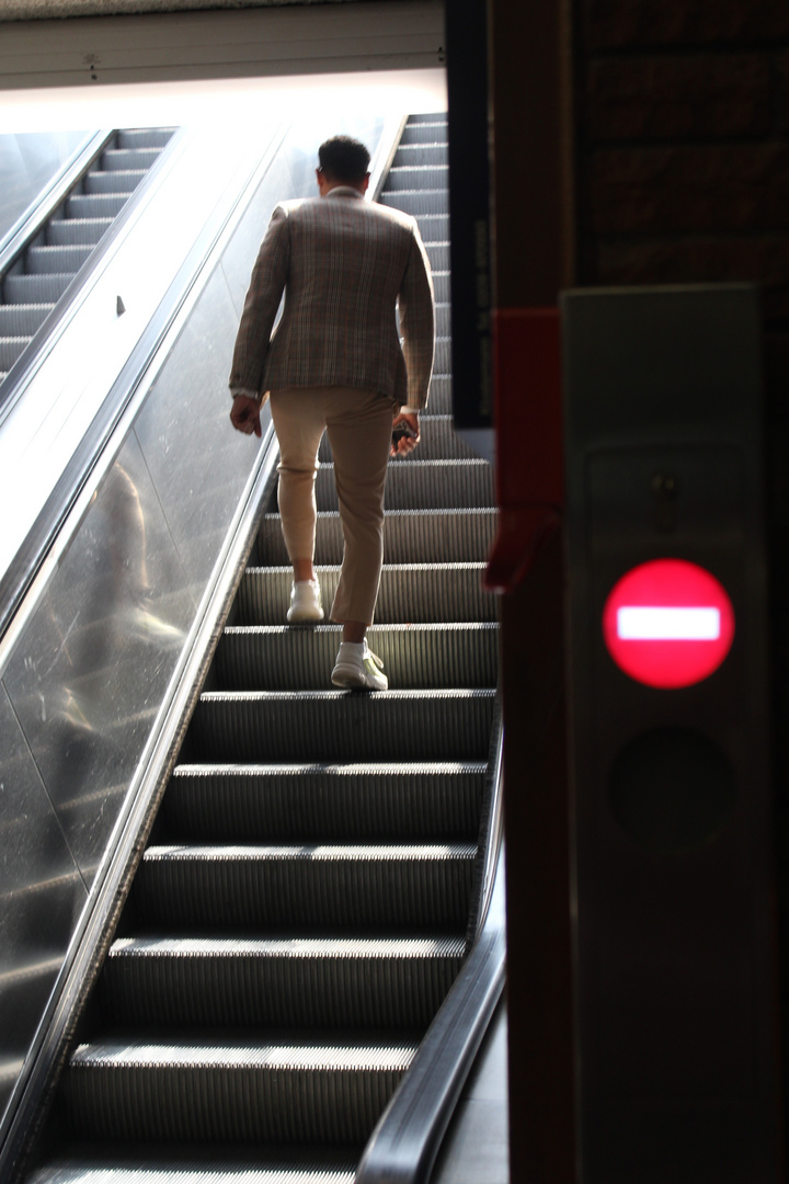 Bahnhofsrolltreppe