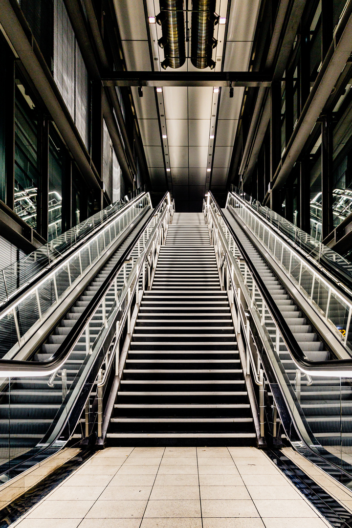 Bahnhofstreppe (Frankfurter Flughafen)