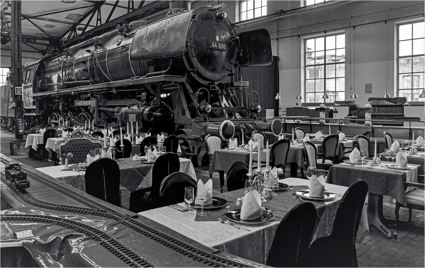 Bahnpark Augsburg: "The Black Dinner II" mit der großen und der kleinen Lok...