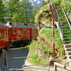 Bahnquerung am Berg für Wanderer