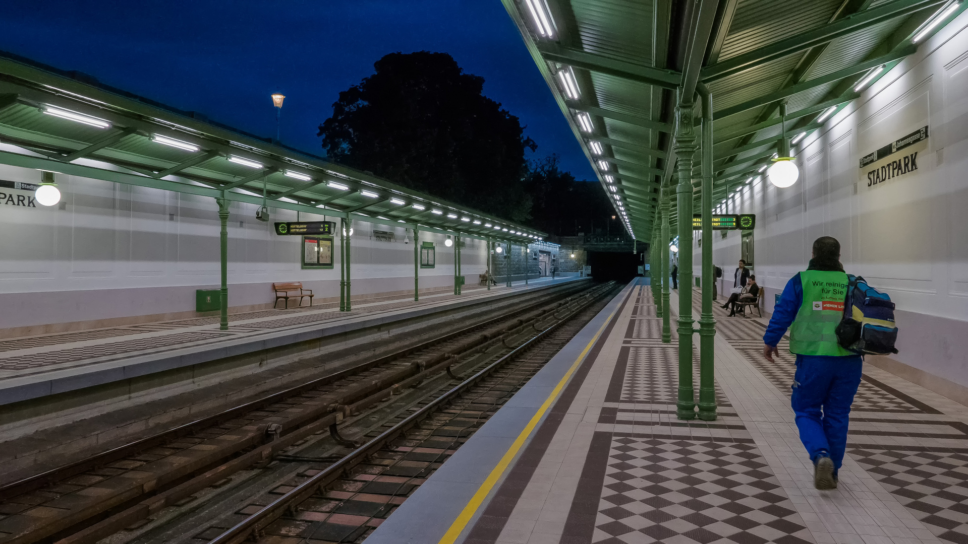 Bahnstation des Volkes (23) 