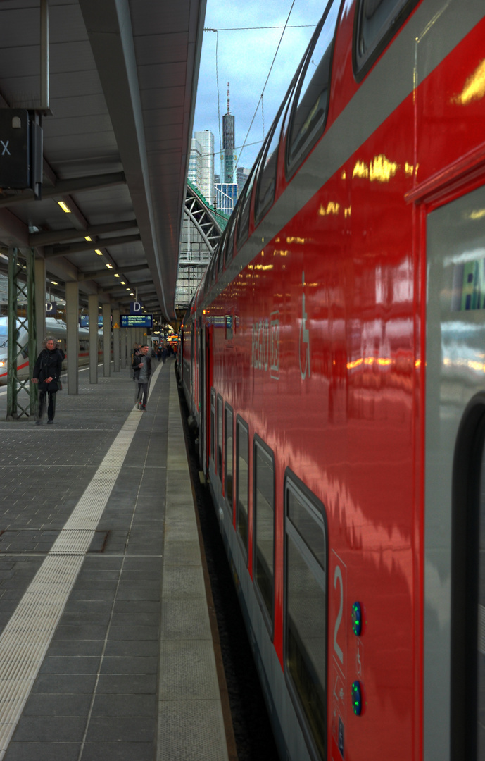 Bahnsteig Foto & Bild hdr, bahnsteig, verkehr Bilder auf
