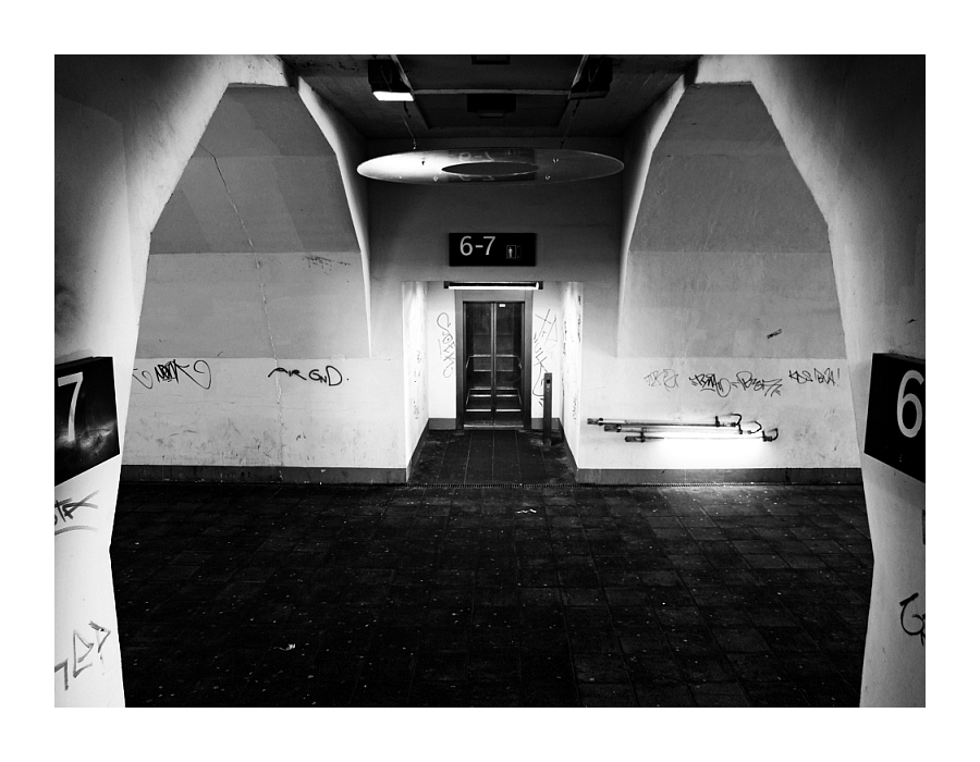 [Bahnsteig 6+7]