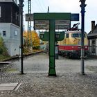 Bahnsteig auf einem alten Bahnhof -2-