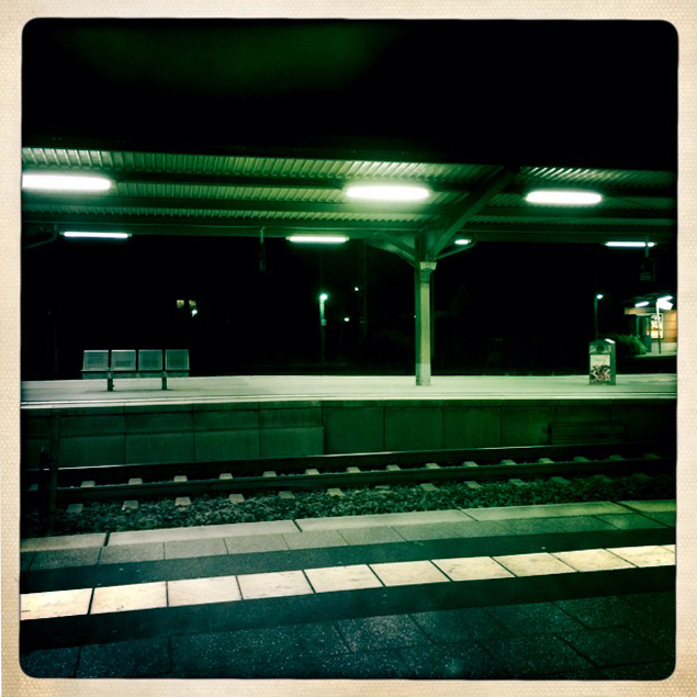 Bahnsteig bei Nacht 2