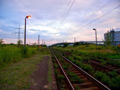 Bahnsteig im Grünen