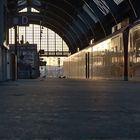 Bahnsteig in der Morgensonne