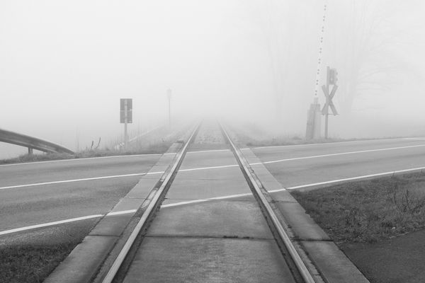 Bahnu?bergang im Nebel
