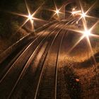 Bahnübergang bei Nacht..