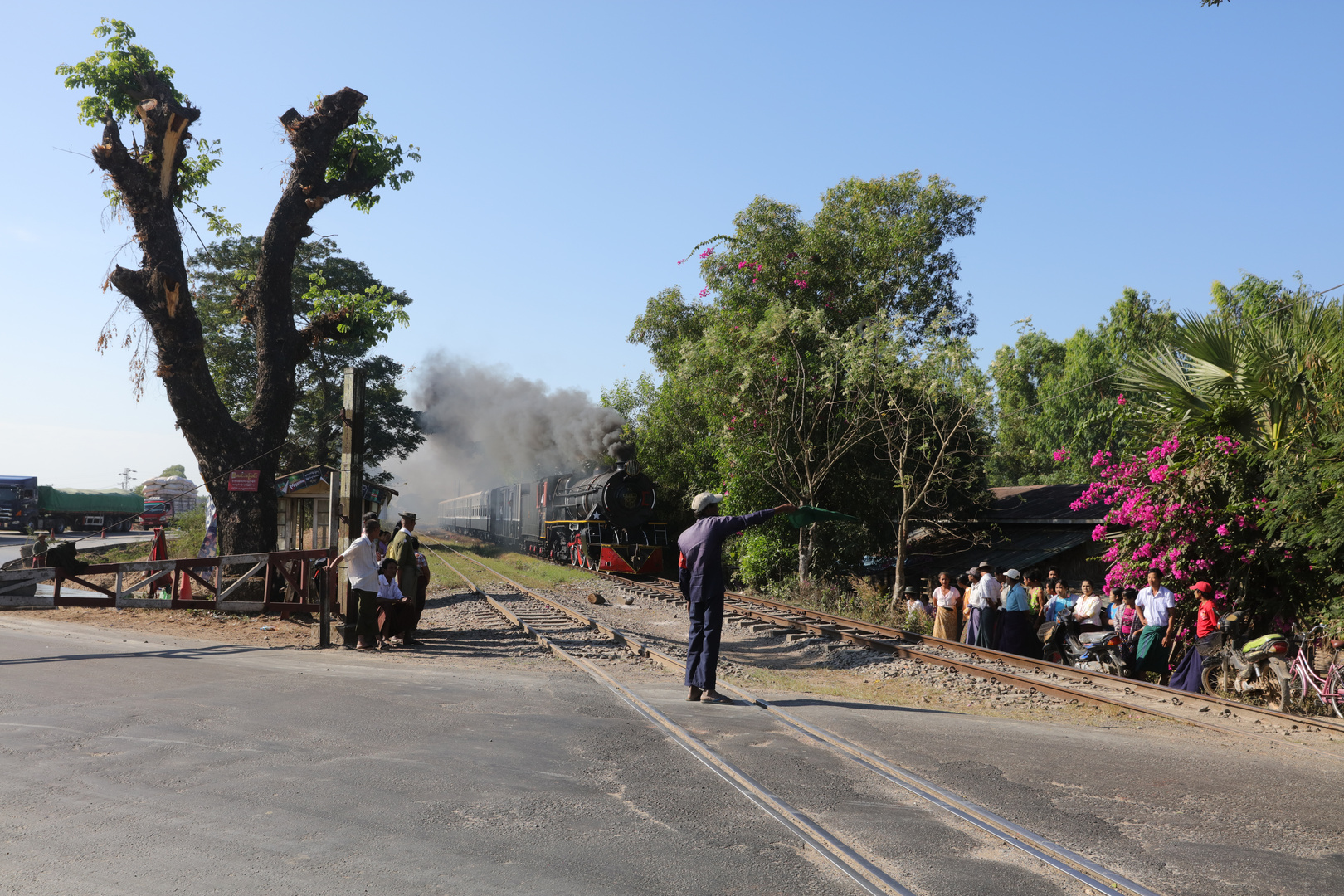 Bahnübergang in Myanmar