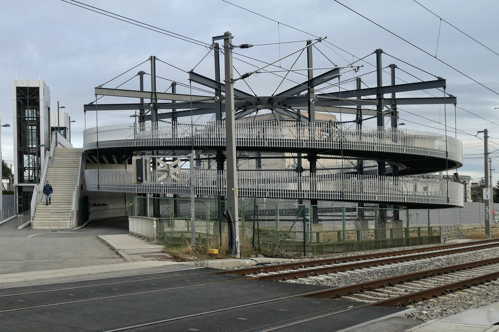 Bahnübergang mit Radfahrer-Rampe