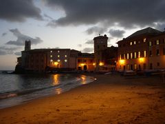 Baia del silenzio di notte