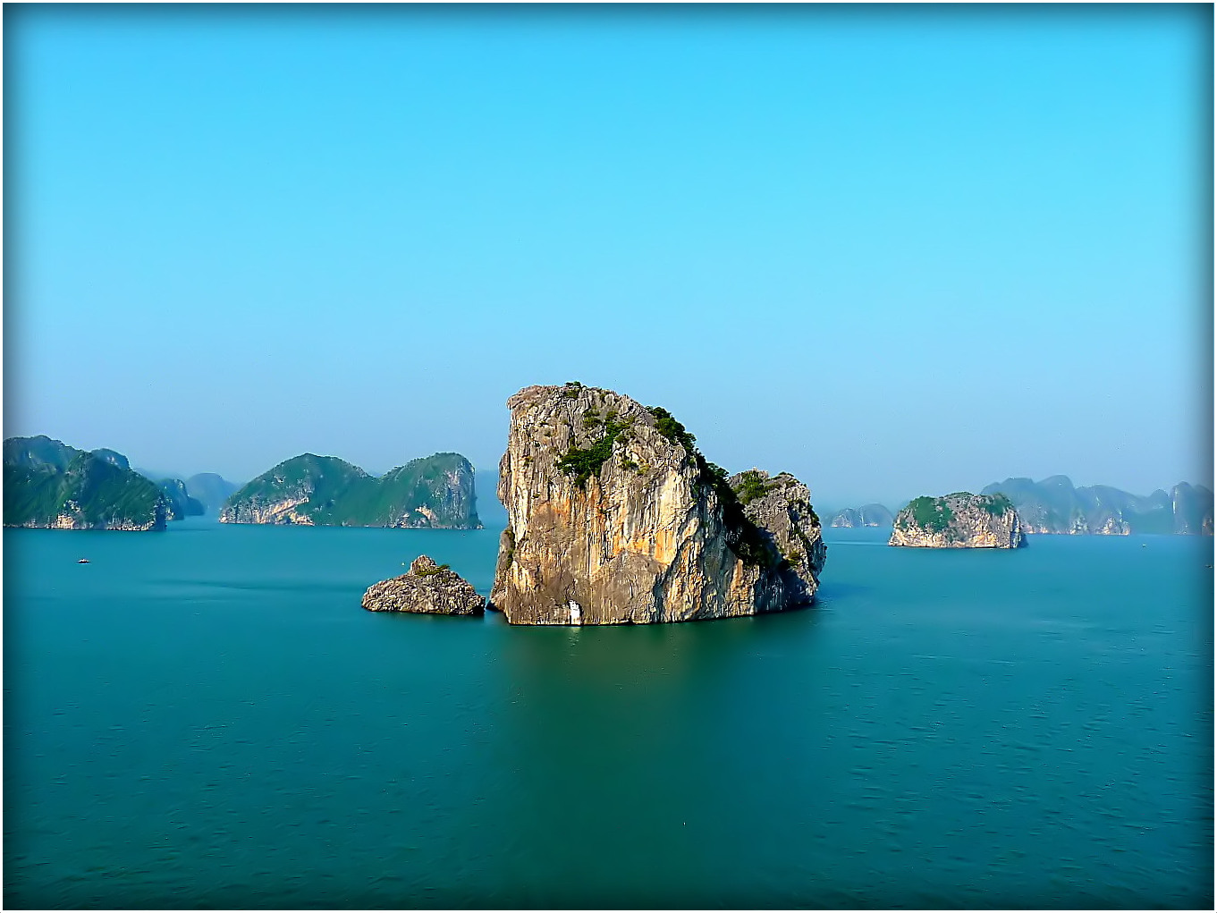 BAIE - D' HALONG - 2 - 