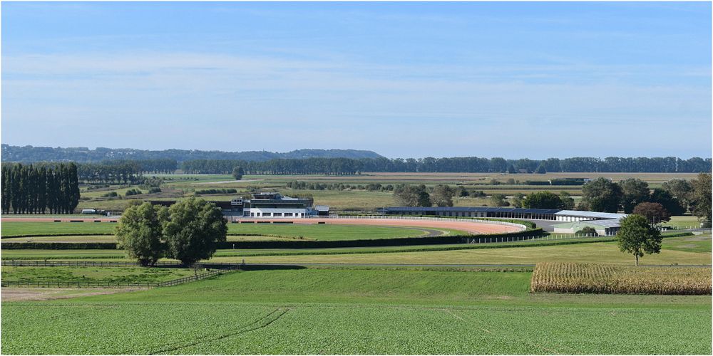 baie du mont st michel et son hippodrome