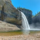  Baignade au pied de la chute Vauréal, Anticosti