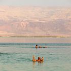 baignade dans la mer morte