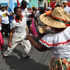 Bailando al son del tambor.