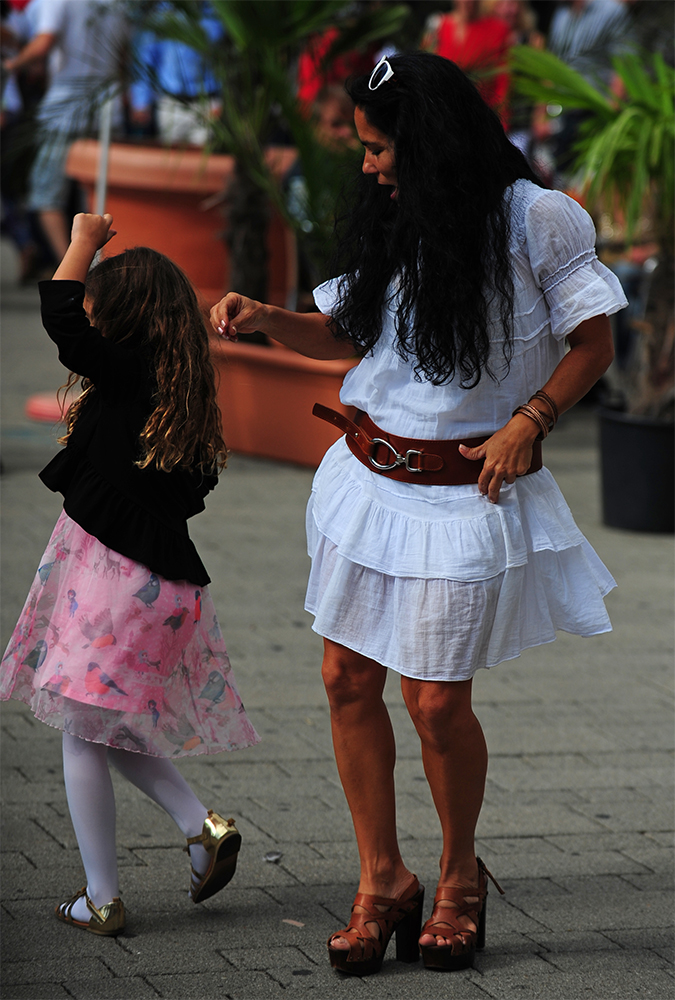 Bailar en la calle es la allegría de vivir