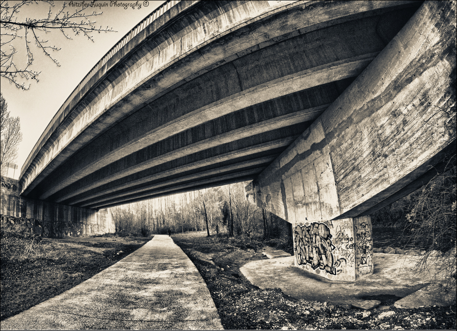 Bajo el puente...