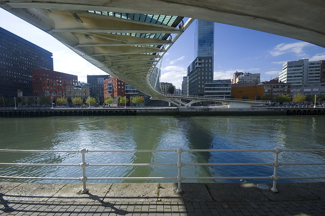 Bajo el puente Zubizubiri