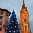 Bajo la torre de la catedral