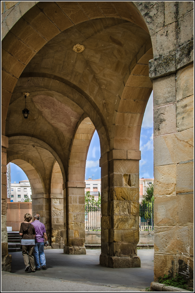 Bajo los Arcos...