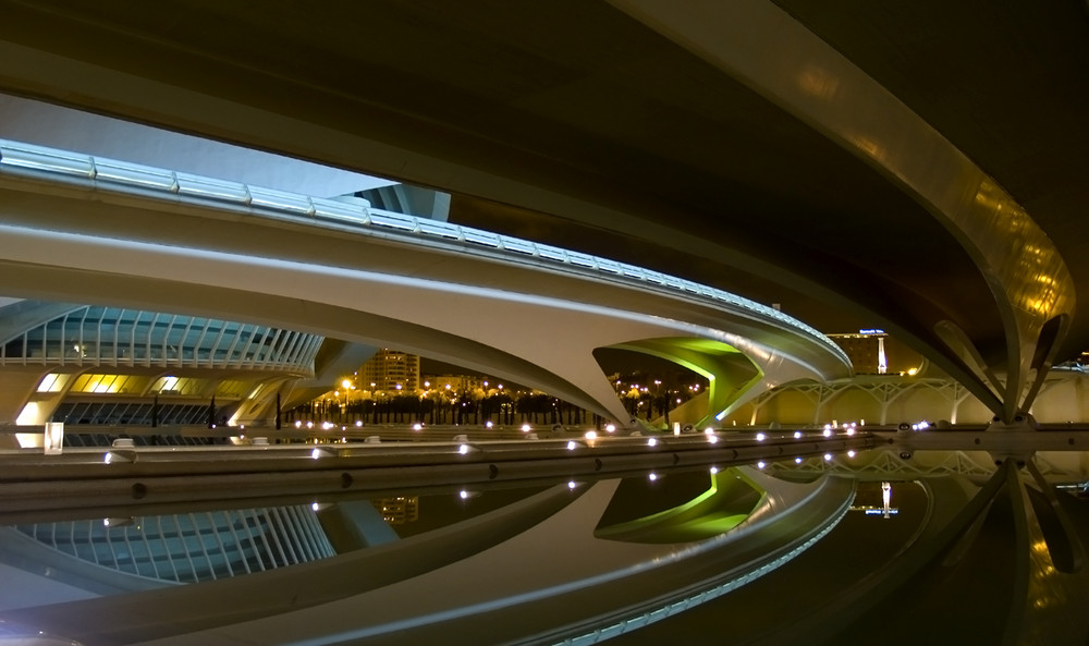 Bajo los puentes, Valencia