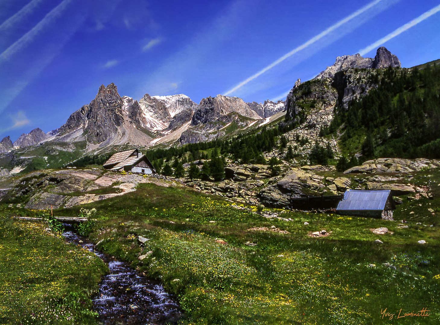 Balade en Clarée (en arrière plan le pic des Heuvières)