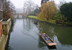  Balade en „punt“ sur la Cam  --  Cambridge  --  Spazierfahrt mit einem „Punt“ auf der Cam