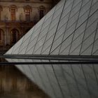 BALADE PARISIENNE................pyramide du Louvre