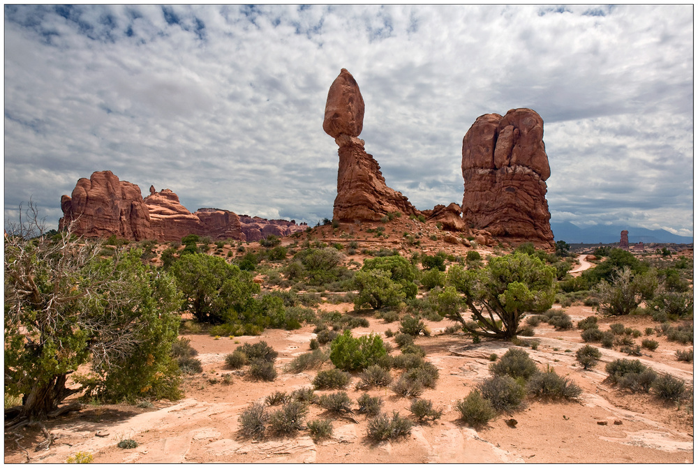 Balanced Rock - Arches N.P. - Utah - USA