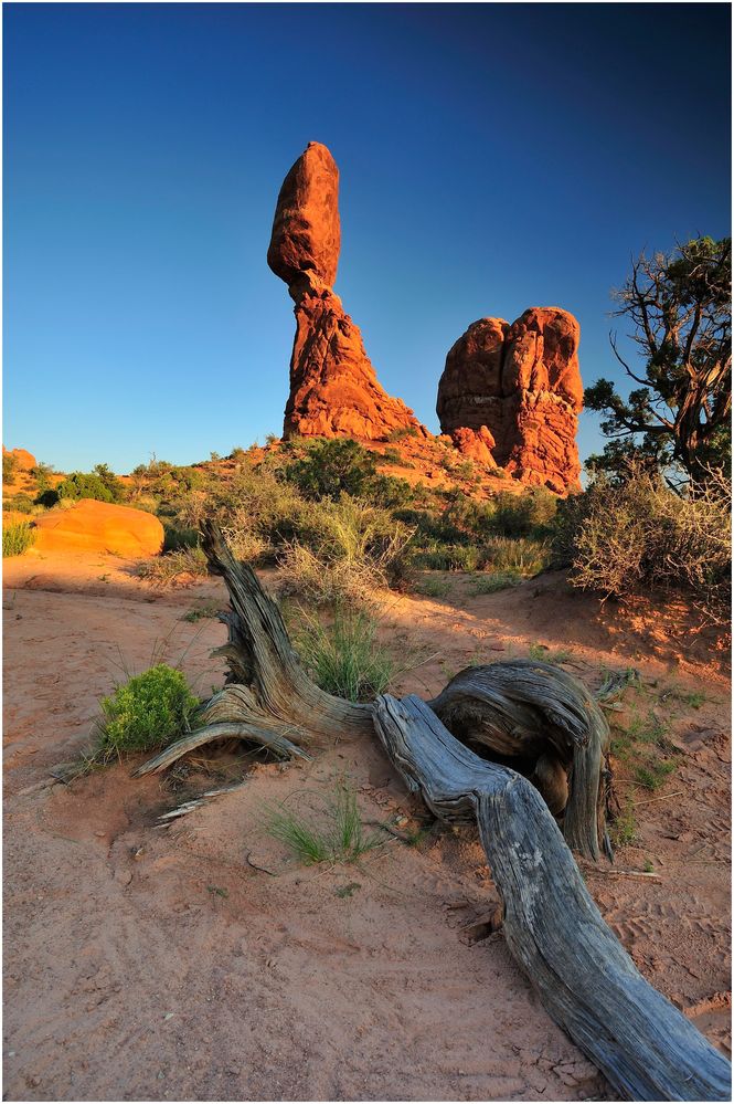 BALANCED ROCK