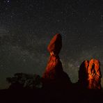 Balanced rock unter der Milchstraße