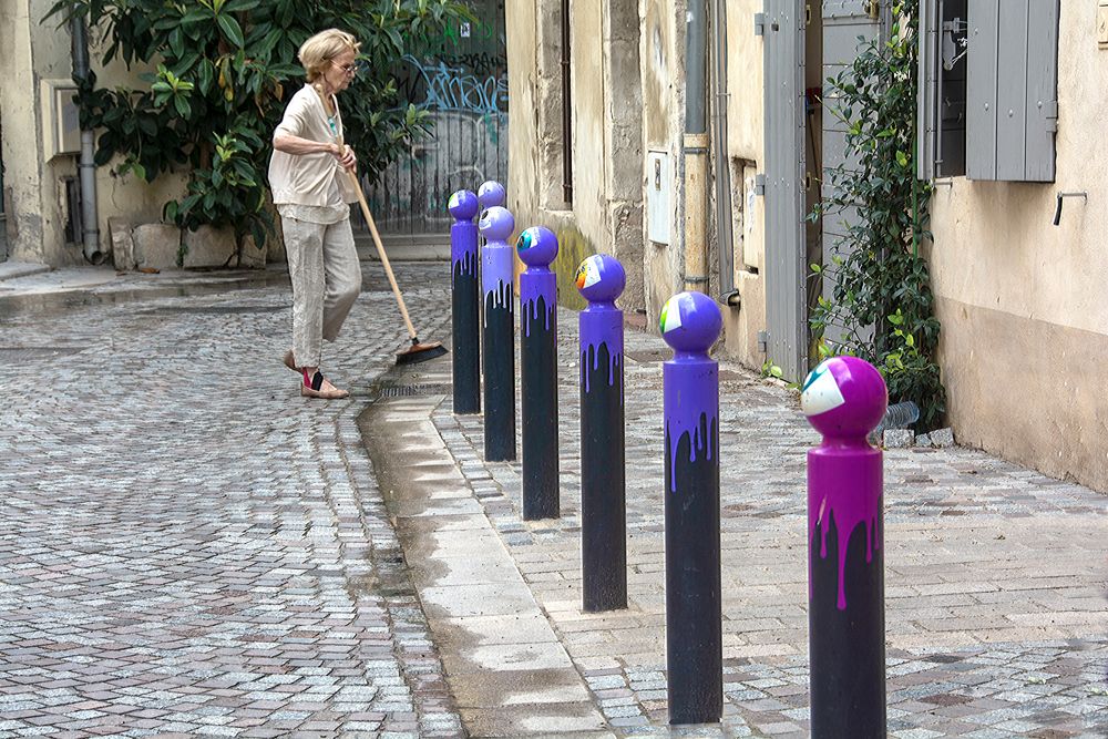 Balayer devant sa porte