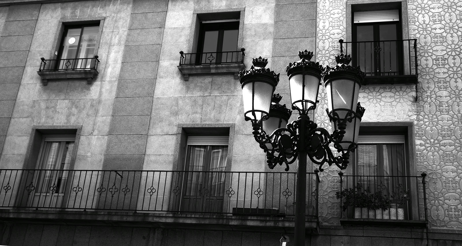 Balcones y ventanas. XLIII.