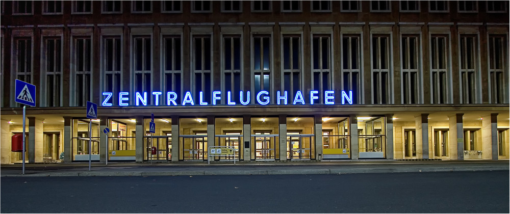 bald gehen hier die Lichter aus- 30.10.08 23:55 der letzte Flug von Tempelhof