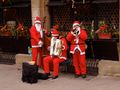 Bald sind sie wieder auf den Weihnachtsmärkten zu finden von Rudolf Wierz 