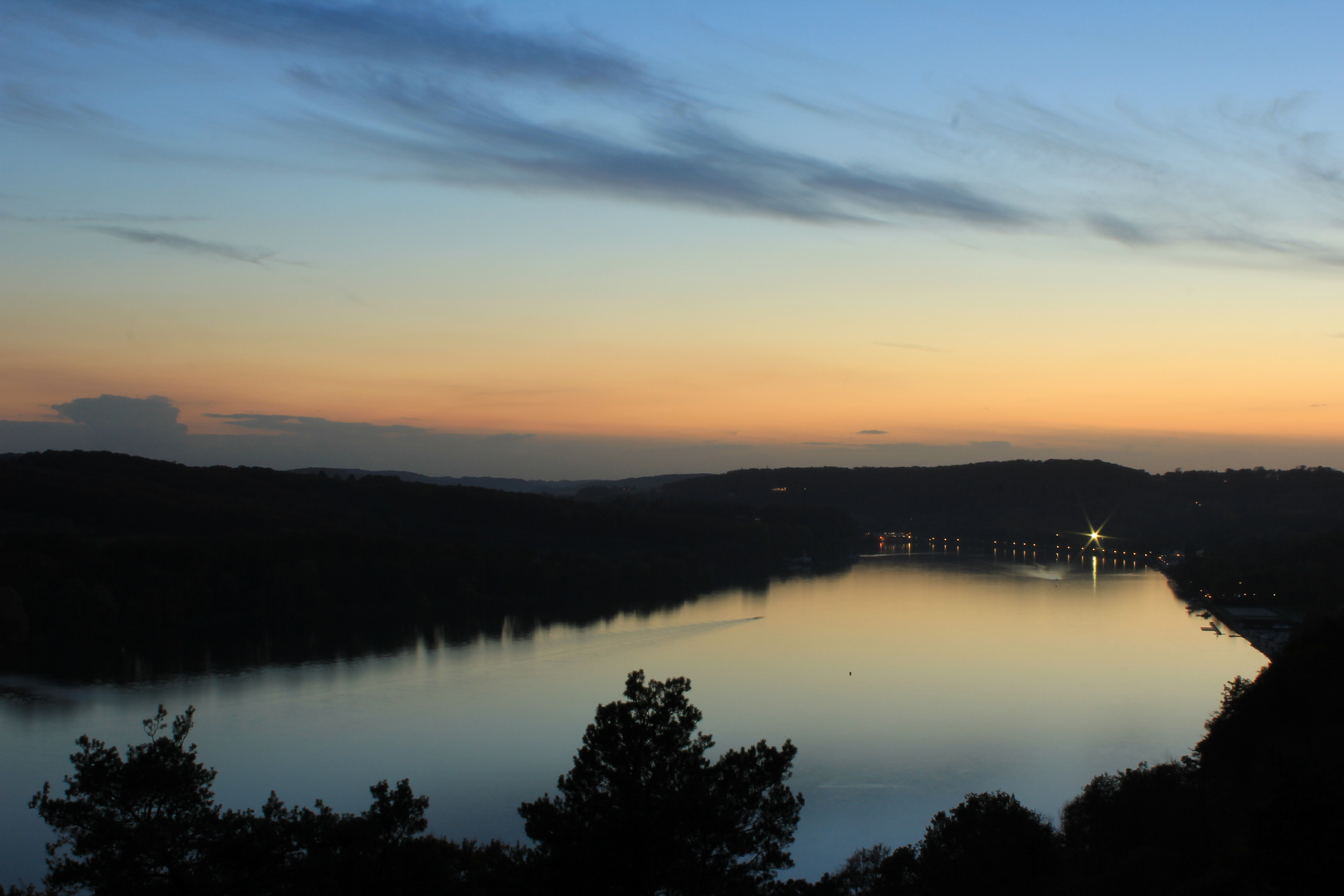 Baldeneysee bei Eingruch der Dunkelheit