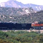 Baldwin 4-8-4 Santa Fe #3751, BNSF #4419 GE 9-44CW, H2 Lackierung