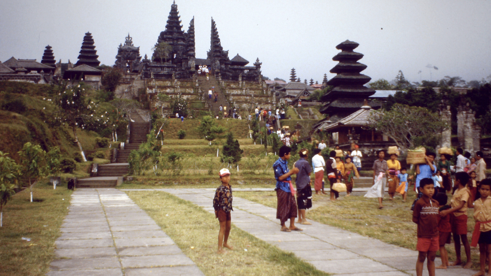 Bali (1983), Besakih Tempel