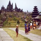 Bali (1983), Besakih Tempel