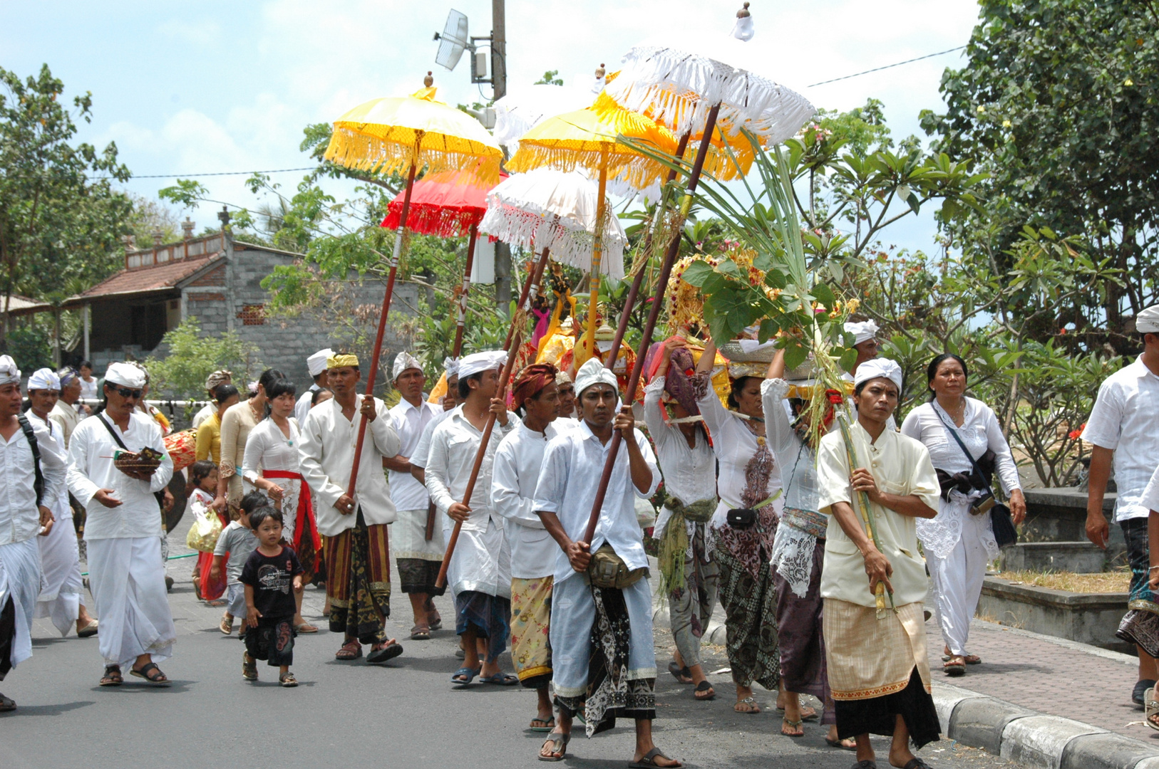 Bali (2011), Feste feiern