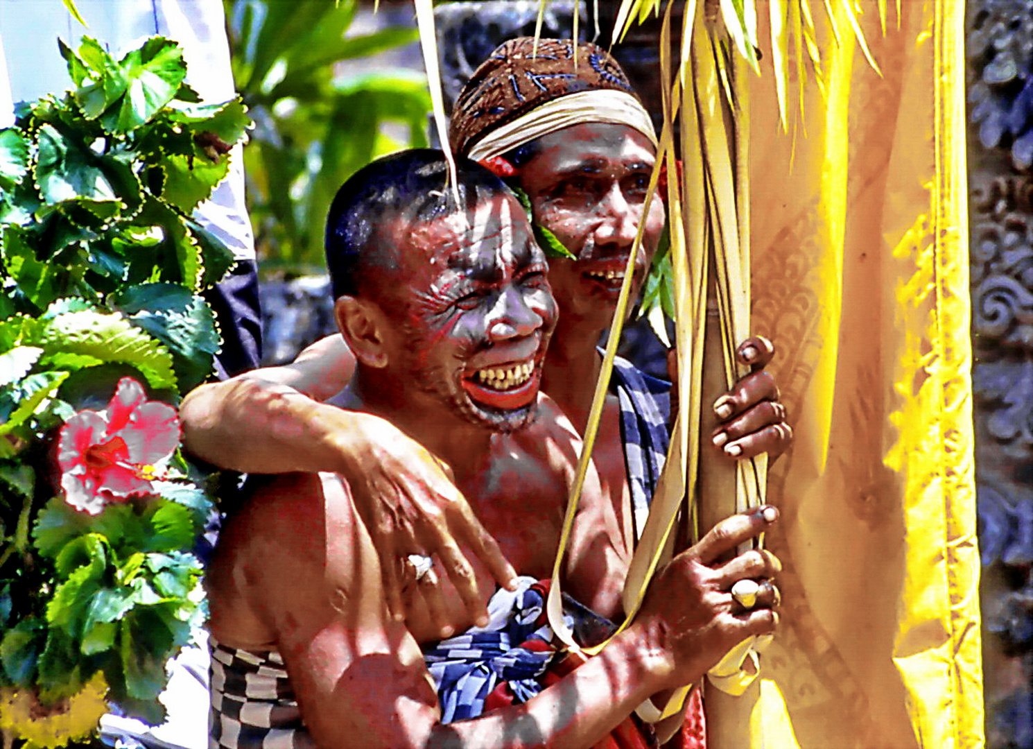 Bali, Barong Clowns